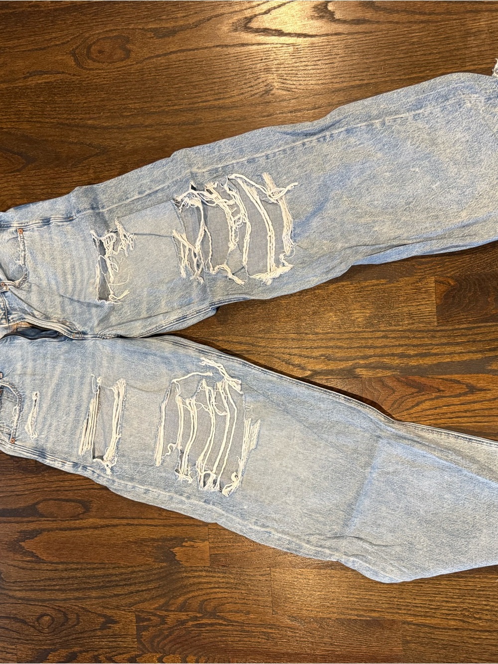 American Eagle Outfitters Light Blue Distressed Relaxed Jeans